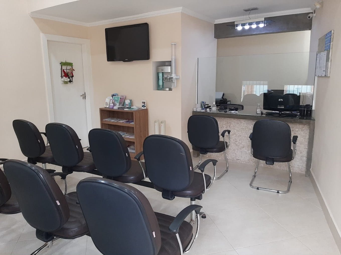 Recepção e sala de espera da Clínica MedCenter